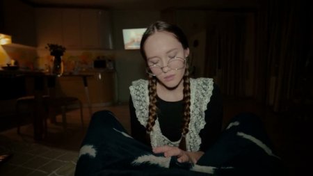 Молодая дочка сосет член отцу