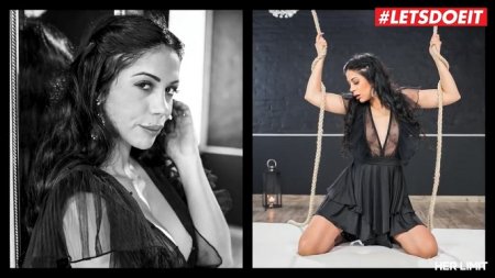 Красотка узнала что в тайной комнате ухажера